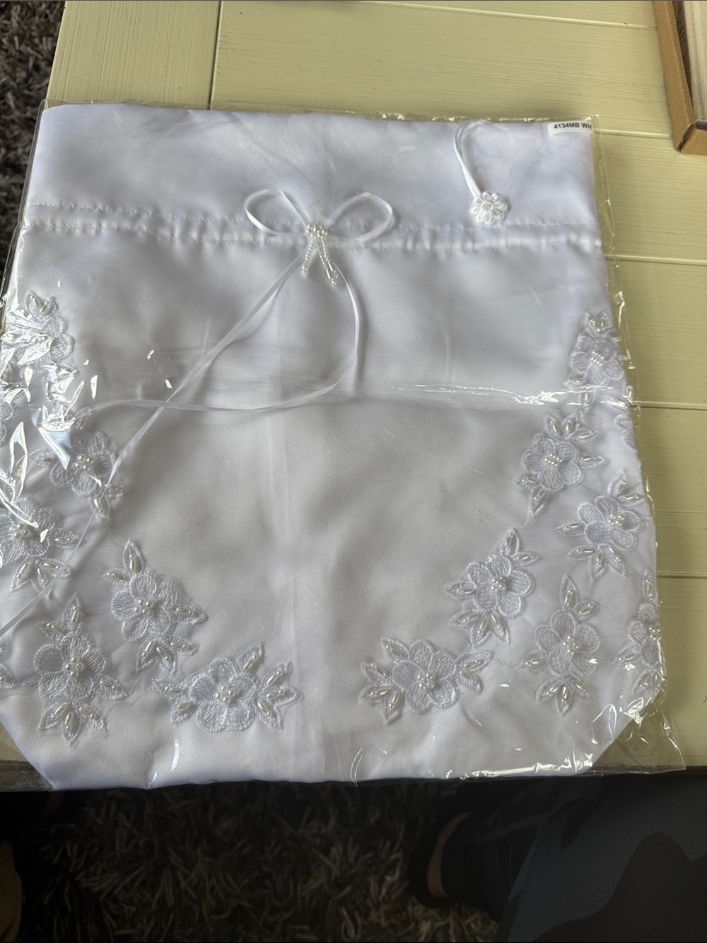 White Embroidered Satin envelope/ wedding Accessory Bag *NEW*